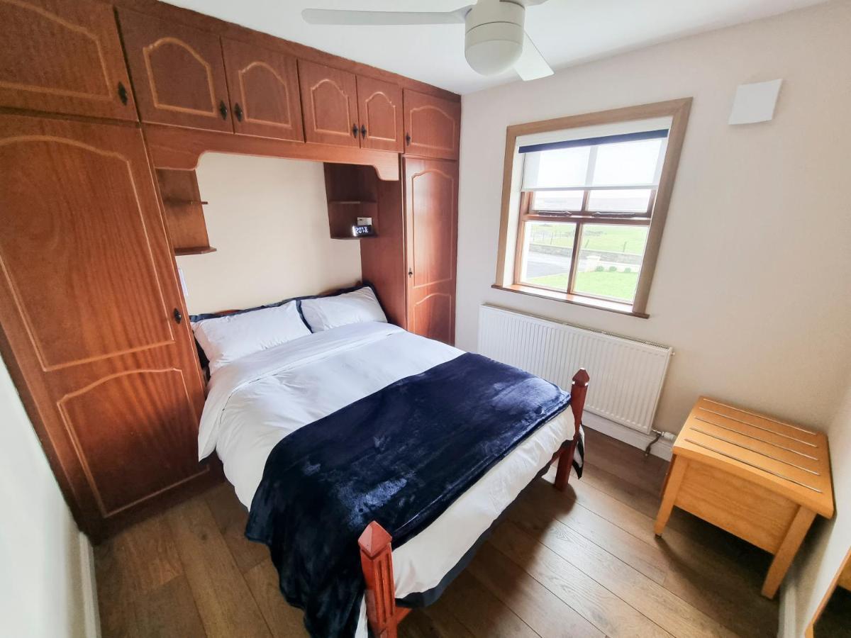 3 Bed Renovated Cottage Carramore Lake, Belmullet Ballina  Eksteriør billede